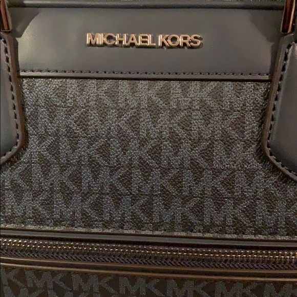 Michael Kors Admiral Blue Weekender - Picture 3 of 9